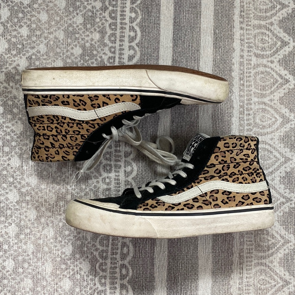 Leopard print sk8-hi Vans (size 7.5)